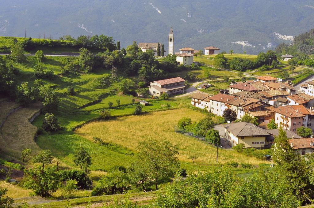 Hotel Santa Barbara Ronzo-Chienis Екстериор снимка