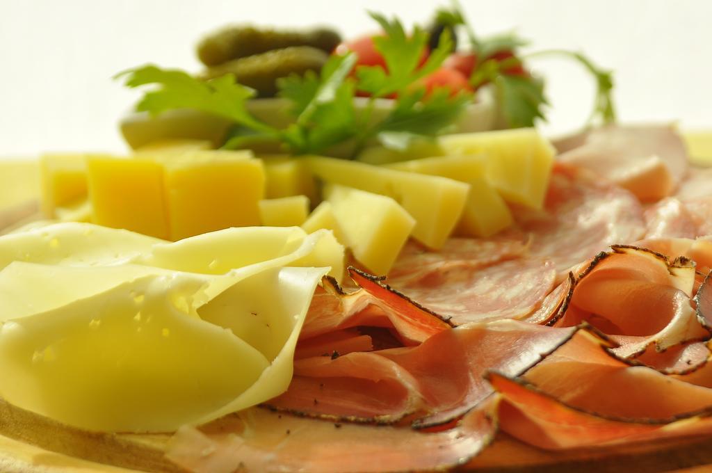 Hotel Santa Barbara Ronzo-Chienis Екстериор снимка